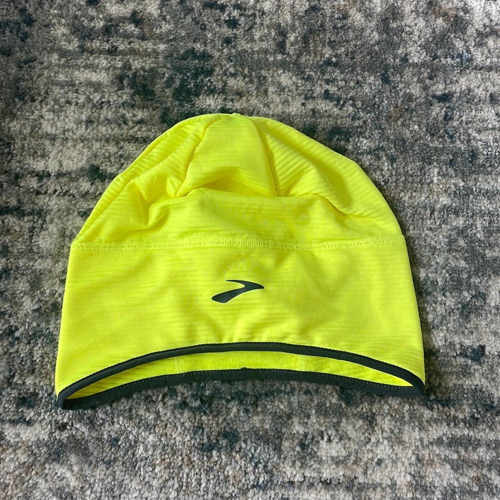Brooks reflective night running beanie